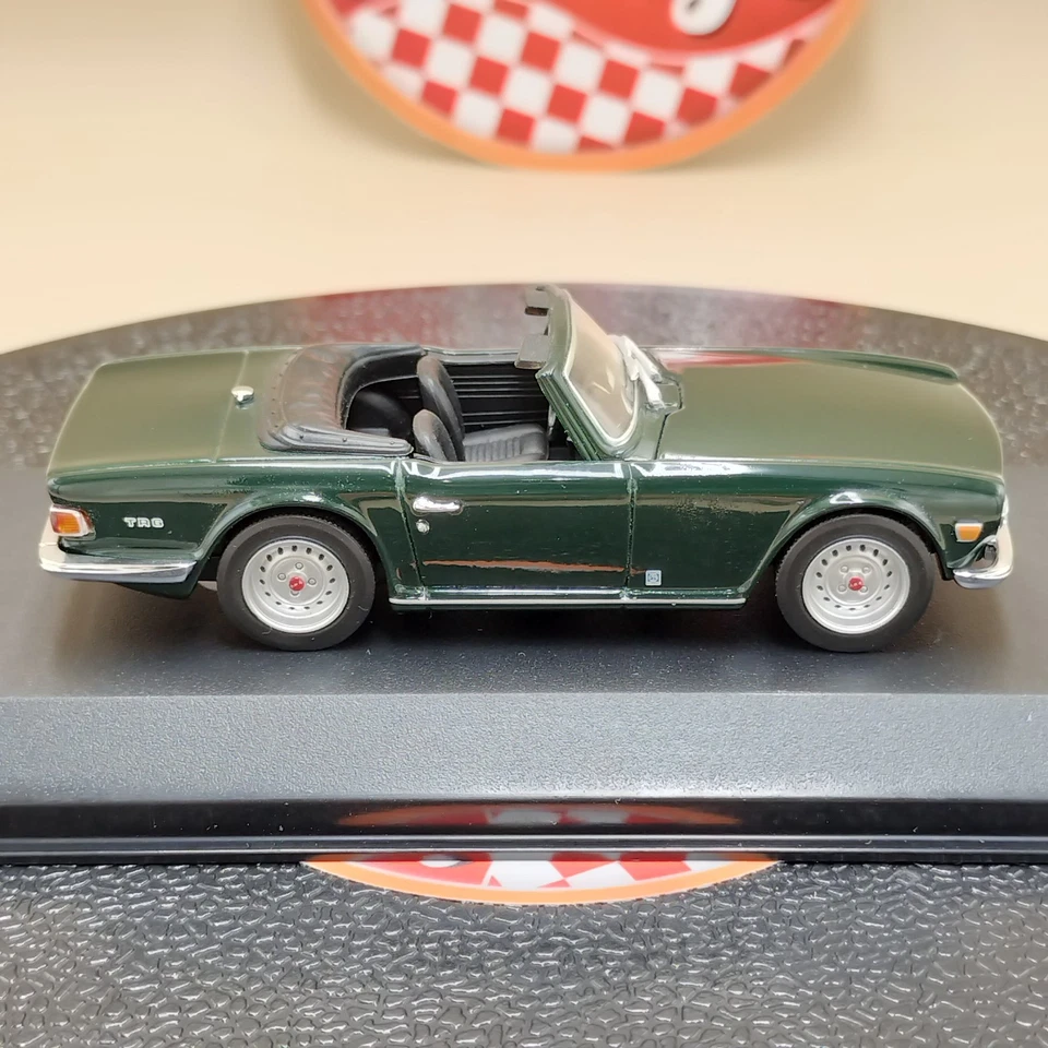 MINICHAMPS 1/43 Triumph TR 6 1968-76 TR6 racing green 430132571 - Image 4 of 4