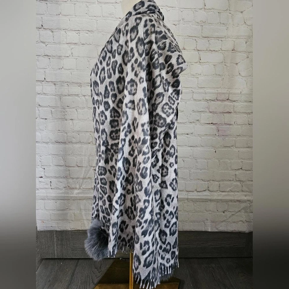 Bufanda envolvente LA FIORENTINA de piel de zorro con estampado animal pompón Foto 4 de 4