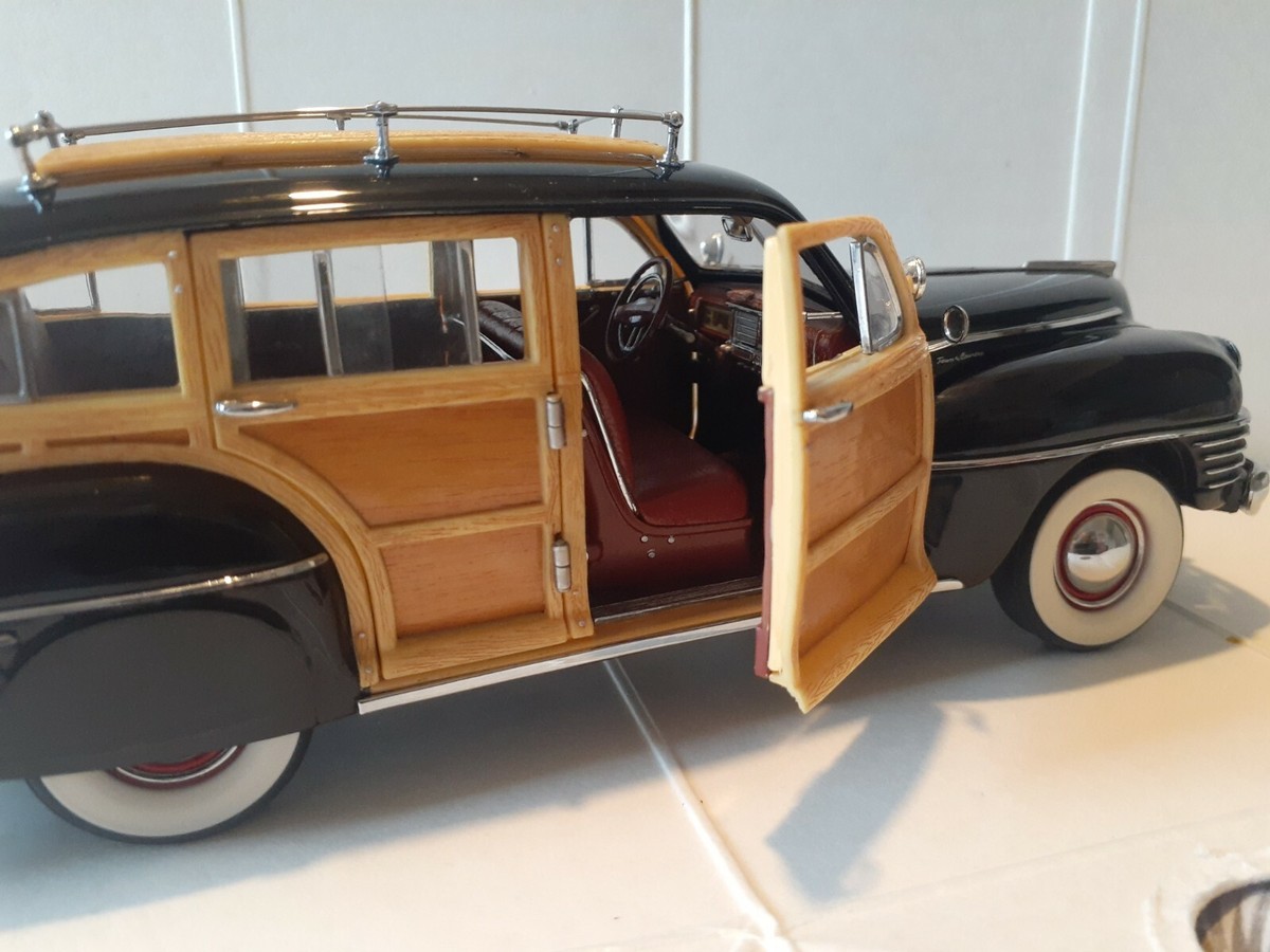 Danbury Mint 1942 Chrysler Town & Country Wagon, 1/24, Used