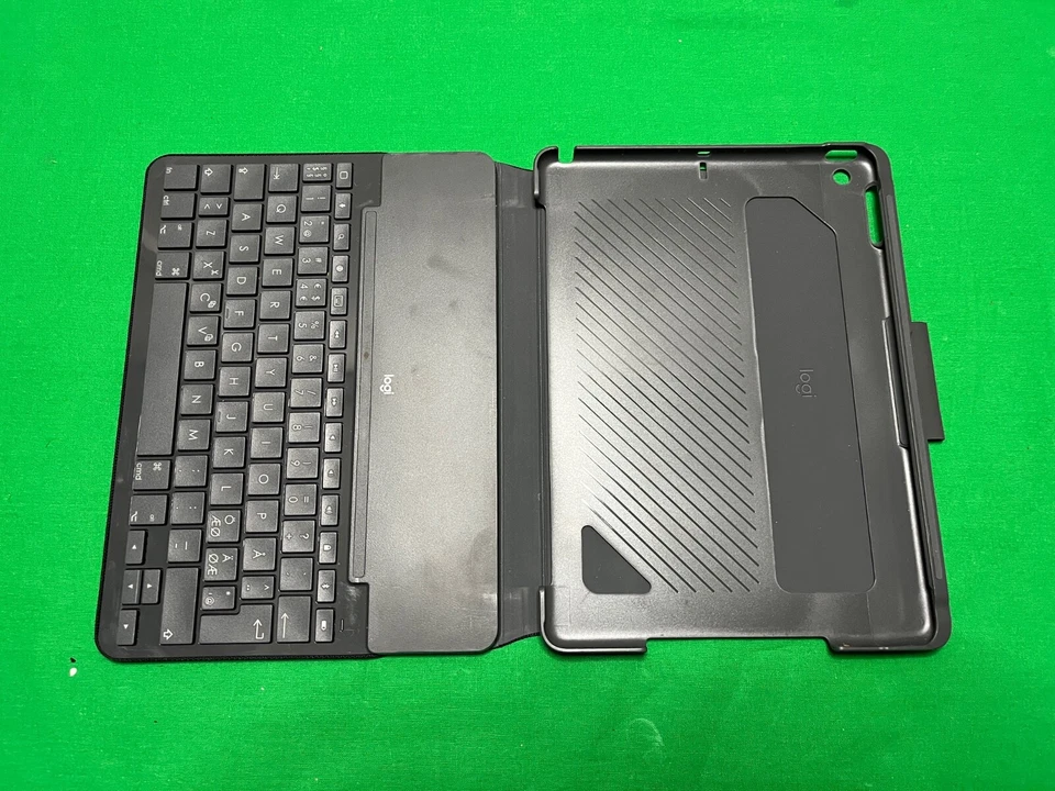 Logitech Slim Folio Hülle Tastatur für Apple iPad 7-8-9.gen / Zustand: Gut Gebra