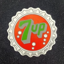 7UP Vintage Magnet c1975-85 2 1/4" dia. Bottlecap Art  7-up Seven Up