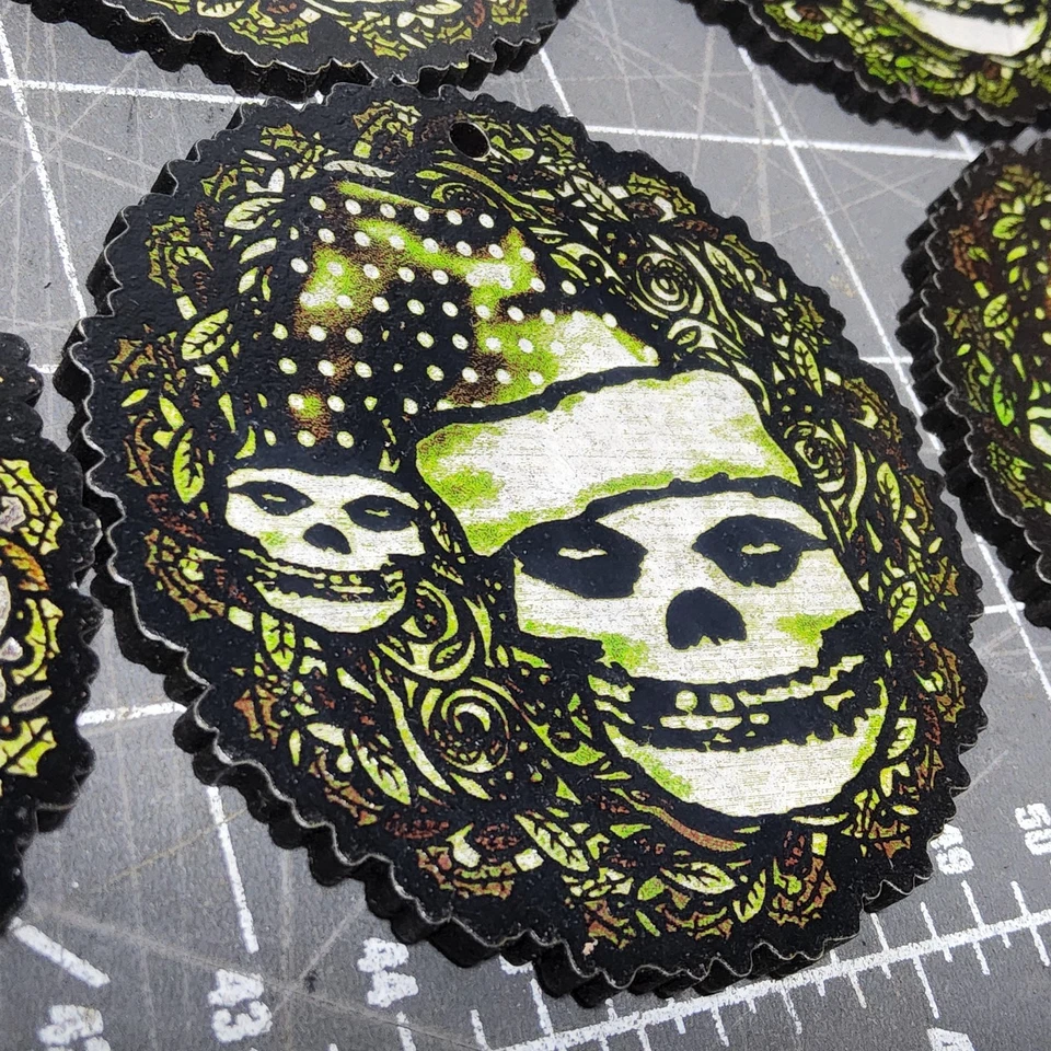 Chapéu de Papai Noel carmesim crânio grinalda ornamento corte a laser Natal punk arte gótica - Imagem 2 de 4