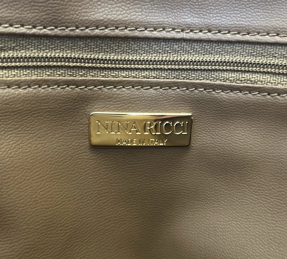 Bolso de Hombro Vintage Nina Ricci Monograma Lona Cuero Marrón Borde Dorado Herrajes Foto 4 de 4