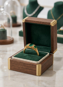 Anillo de oro amarillo de 14 k 8 de esmeralda natural y diamante talla esmeralda de 4,20 quilates