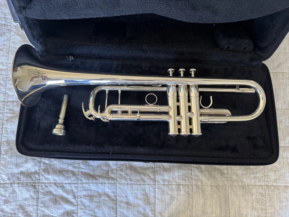 Xeno 雅马哈 B 平小号 8335II 银色,轻度使用 — 第 4/4 张图片