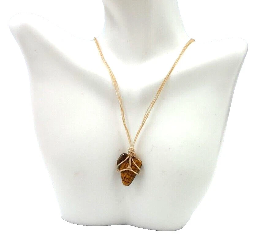 Collares y colgantes artesanales de piedra de moda