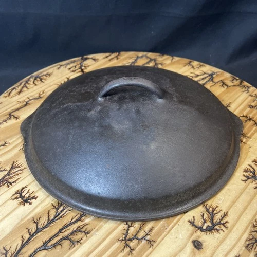 Vintage Wagner Saw Tooth Cast Iron Lid NO. 8