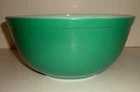 Vintage Pyrex 403 2.5 Qt. Nesting Mixing Bowl in Primary Color Green NICE!