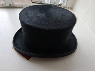 Sombrero de copa ideal para boda Ascot. Hecho por Christy's casi nuevo. Talla 57 (más)