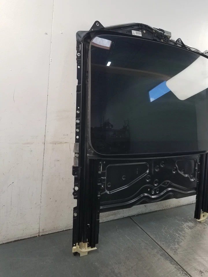 BMW M5 F10 2013 montaje de techo corredizo #6234 Q1 Foto 3 de 4