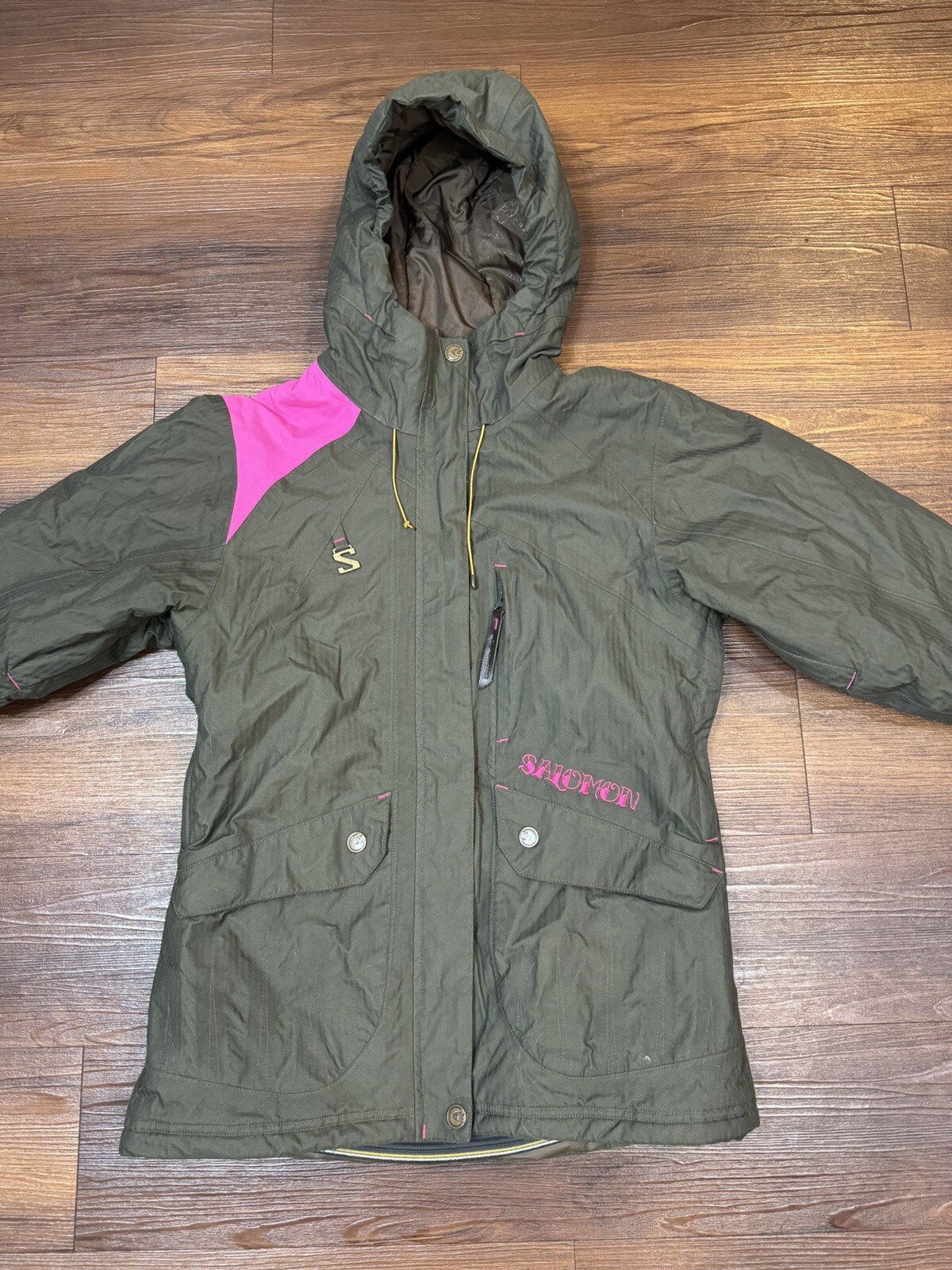 Giacca Salomon Clima Pro sci snowboard verde oliva rosa cappuccio isolato