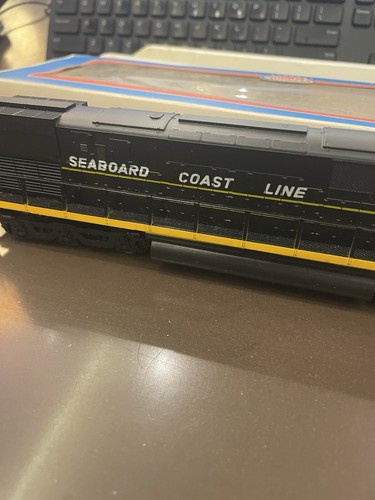 Seaboard Coast Line 2200 Train Locomotive HO Vintage Model Power - Picture 4 of 18