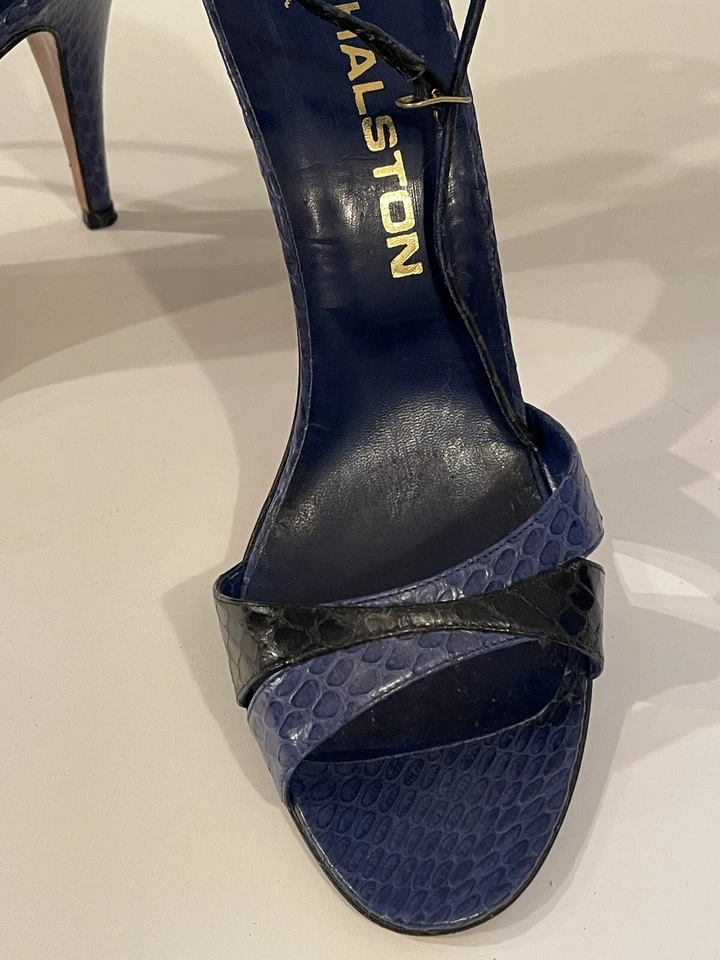 Exquisita piel de serpiente azul marino Halston vintage talla 8 Italia cuero de aguja Foto 3 de 4