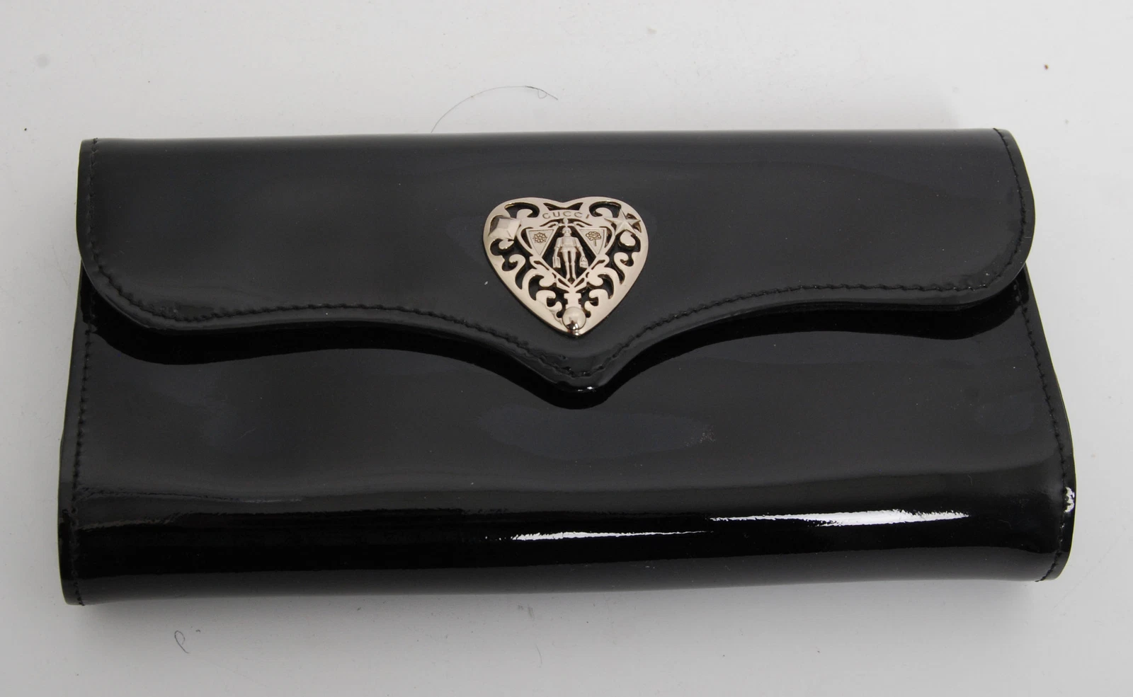 Portafoglio Gucci donna nero pochette in pelle verniciata con bottone cuore porta carte