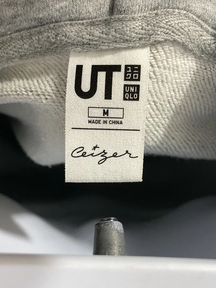 Uniqlo UT Sudadera con Capucha Para Hombres Pullover Suéter Talla M No Worries Club Pulgares para arriba Foto 3 de 4