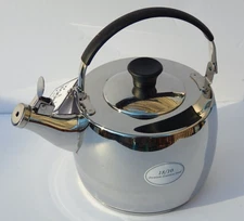 WELL EQUIPPED KITCHEN 18/10 STAINLESS STEEL WHISTLING KETTLE TEAPOT 1.3 Qt  NEW