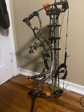 Hoyt Vector 32 29.5 Inch Draw 50-70lbs 3 Arrows And Release 5 Pin Sight QAD Rest