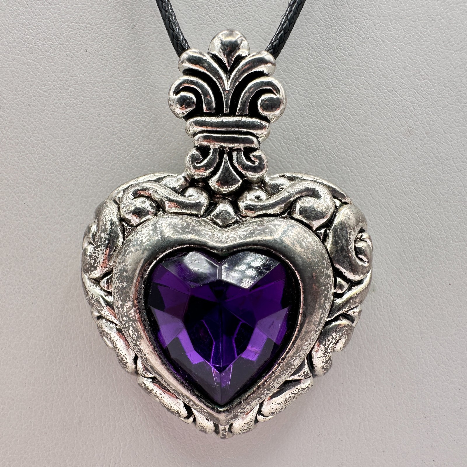 Vintage 90s Heart Pendant Necklace Purple Faux Amethyst Silver Tone Jewelry