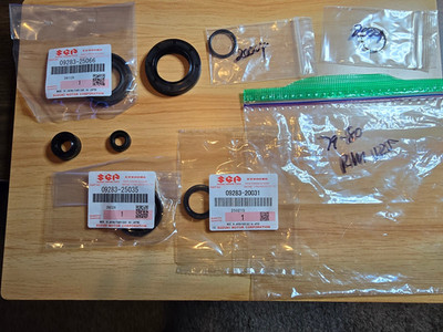 Suzuki  Engine Crank Shaft Seal Set  1979-80 RM125 1980-84 PE175 1979-81 RM100