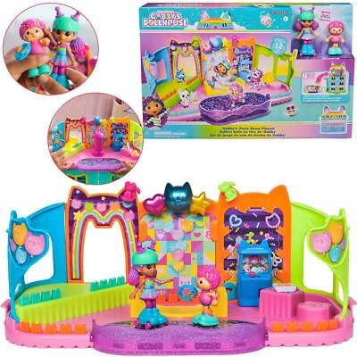 GABBY'S DOLLHOUSE Gabi's Cat House Party Room Set mit Rampe und Eislaufbahn + Puppe und Figur