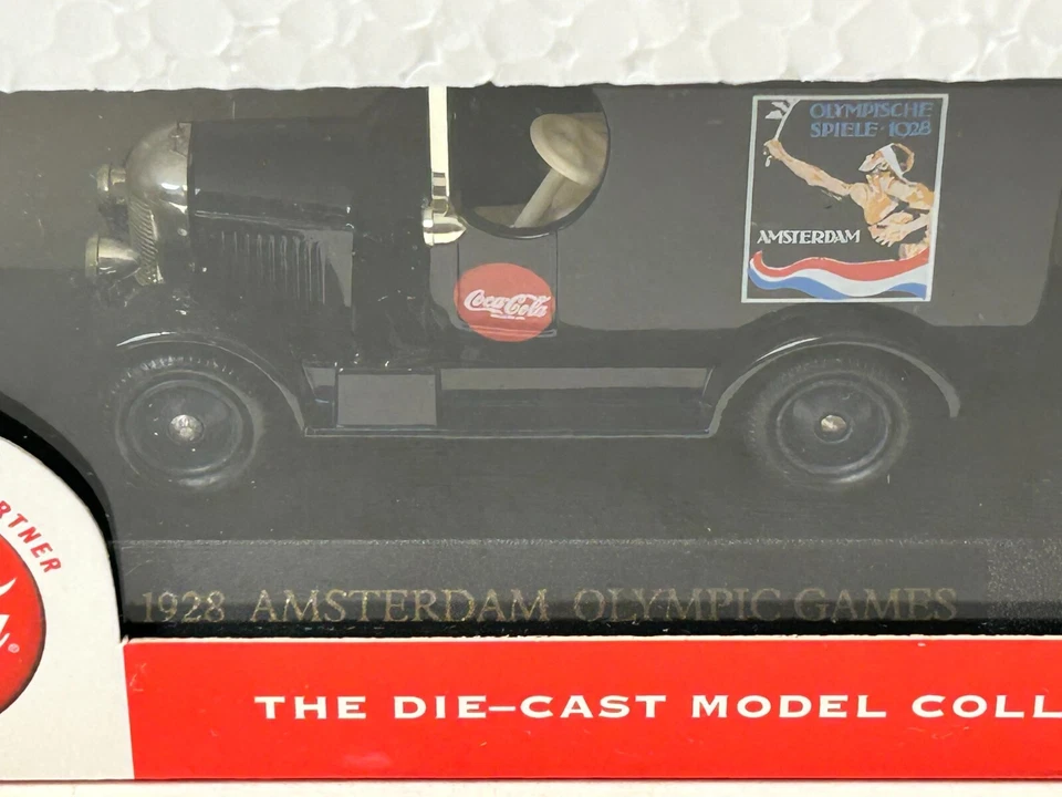 Lledo Olympics 1928 Amsterdam Olympics Morris Panel Van with Box - Image 4 of 4