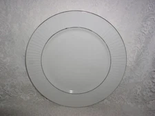 Gibson Ivory Scrolls with Gold Claremont Dinner Plate