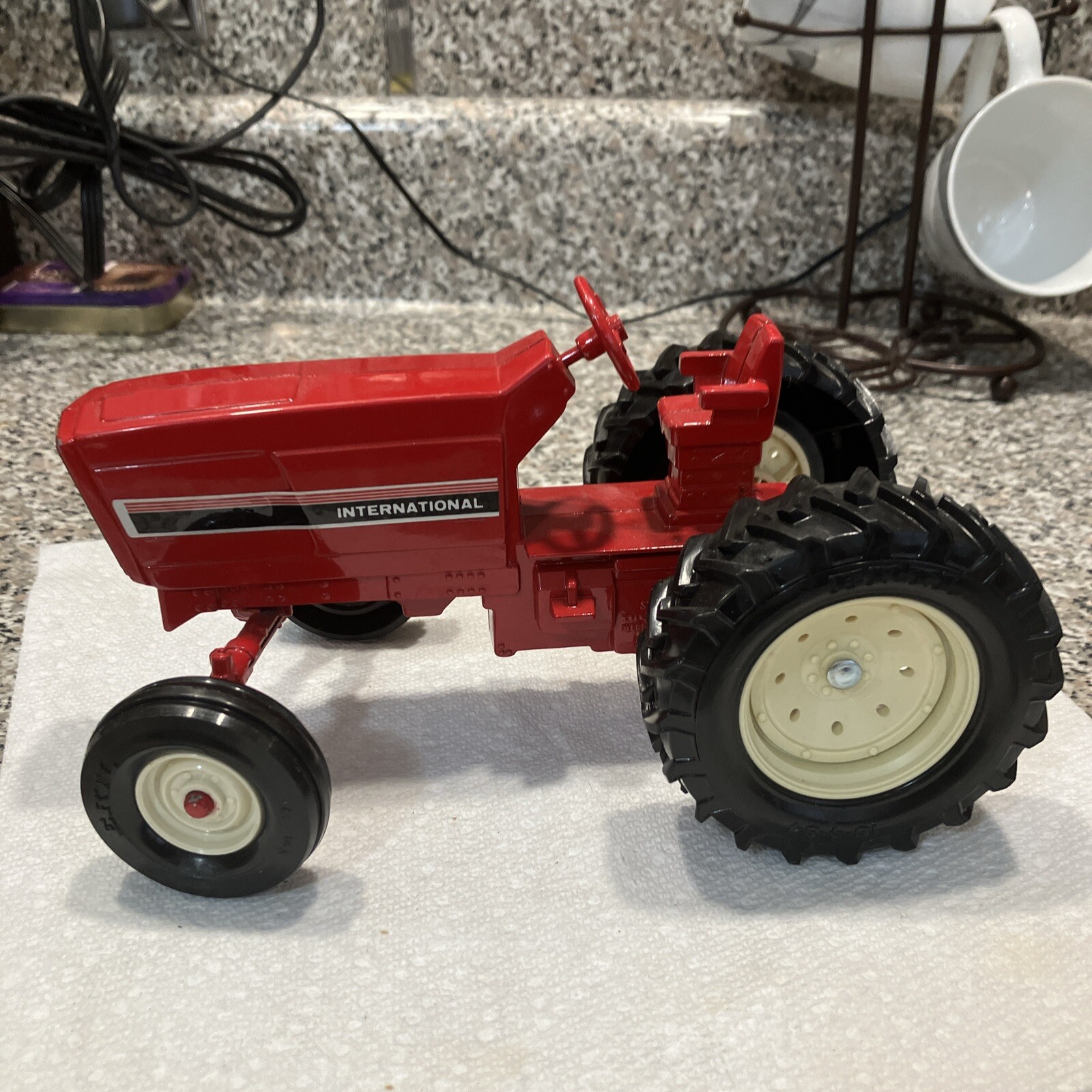 Vintage Ertl Red International IH Metal Die Cast Tractor Toy 116 ERTL