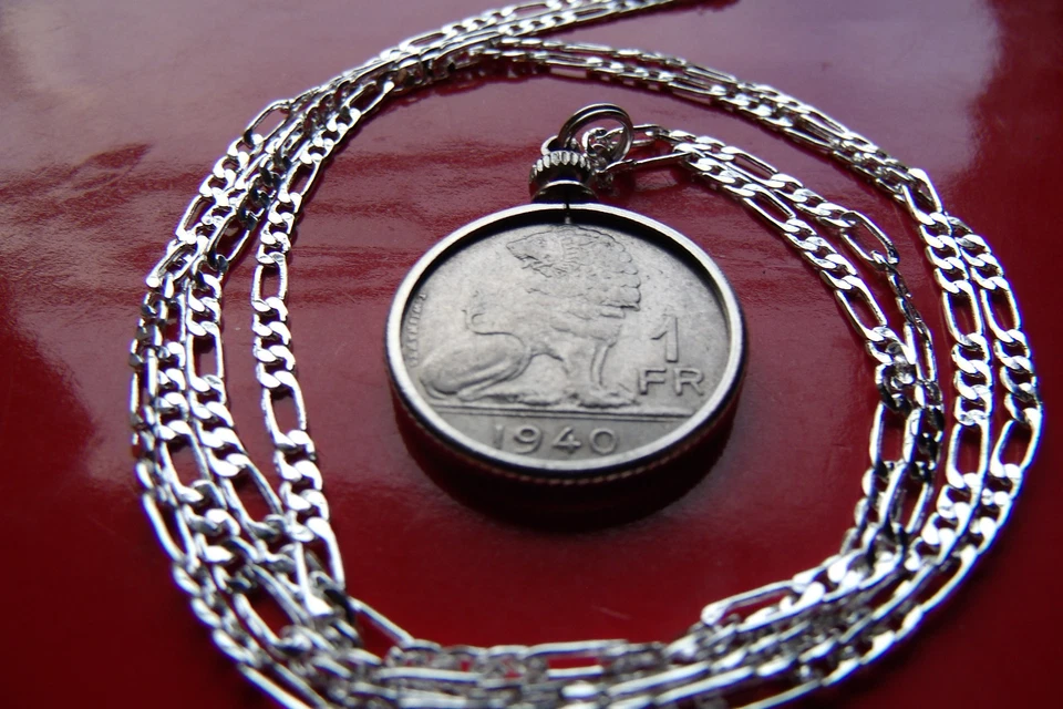Colgante moneda león belga de la Segunda Guerra Mundial en una cadena de plata de ley 925 de 30". Foto 2 de 4