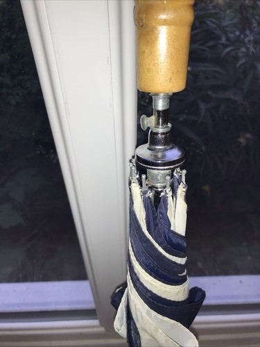 An Original 1980s Cunard Queen Elizabeth 2 Umbrella 106cm D approximately - Picture 11 of 16
