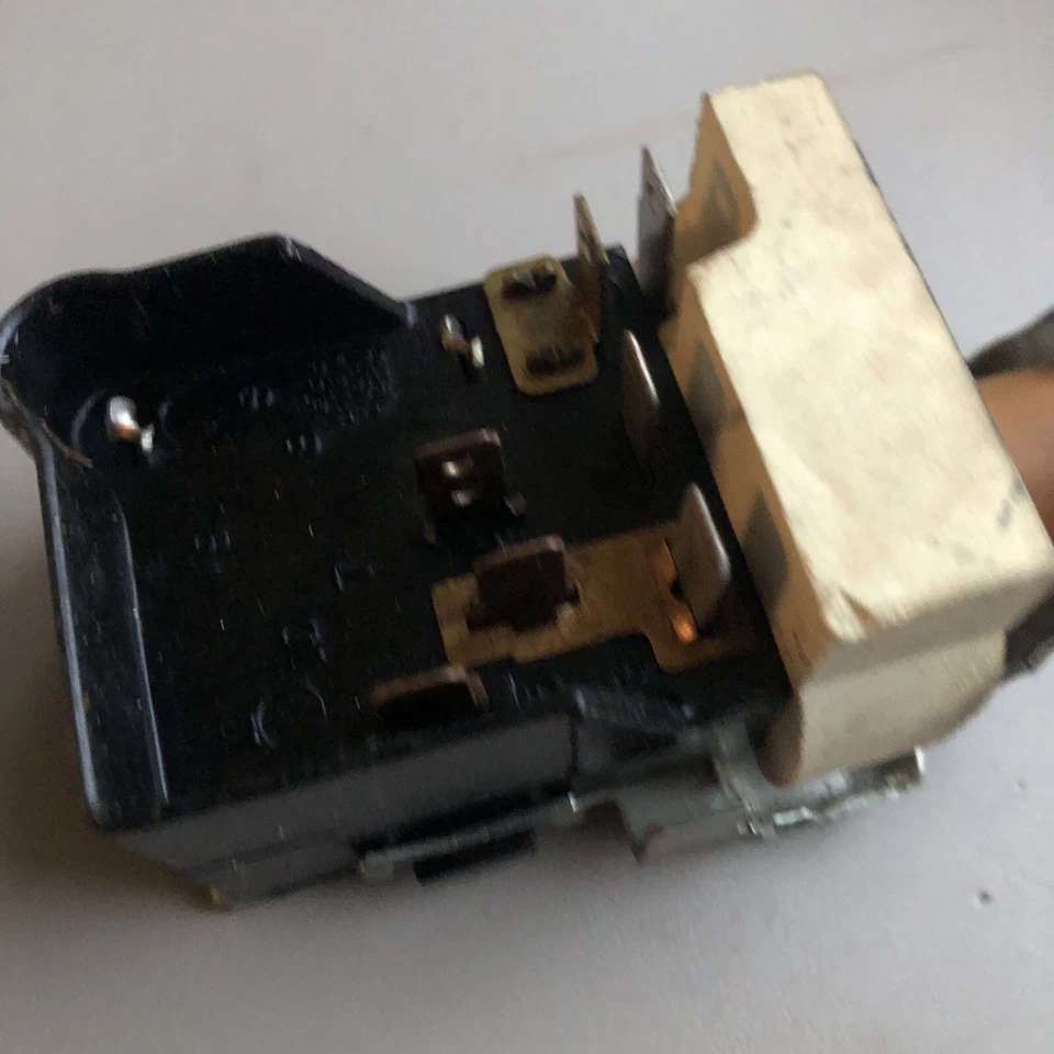 Переключатель фар 1979–1984 Buick Oldsmobile новые из старых запасов Gm 1995229 - Изображение 3 из 4