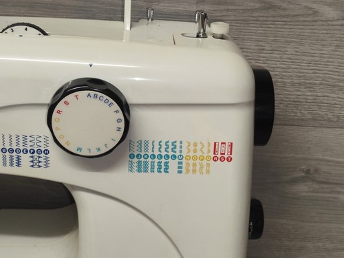 LERVIA KH4000 Sewing Machine 85W w/ Foot Pedal White - Picture 4 of 12