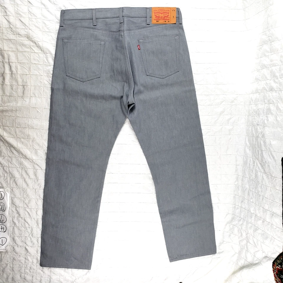 Nuevo sin etiquetas Jean Levis 501 para Hombres 38x32 Botón Mosca Gris Plateado 00501-1403 Foto 3 de 4