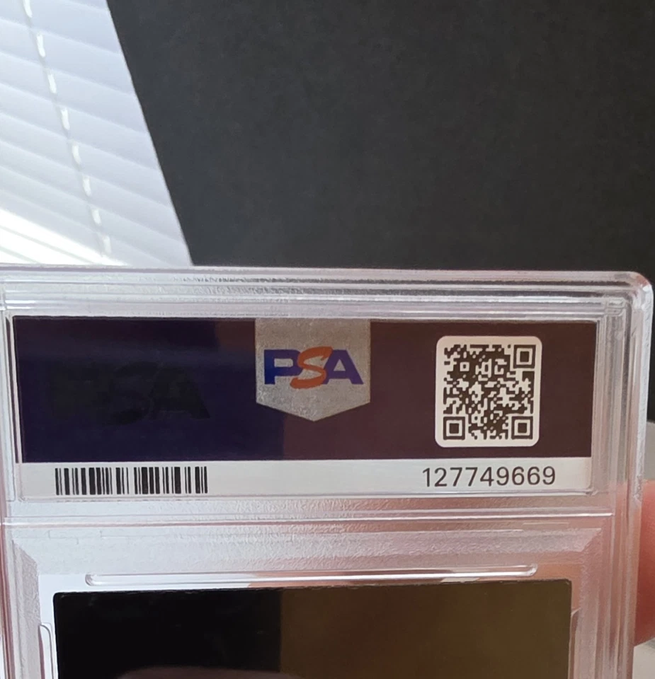 1993 Skybox X-Men Series 2 card #H-X Wolverine 3-D Holithogram Hologram M PSA 8 - Image 2 of 2