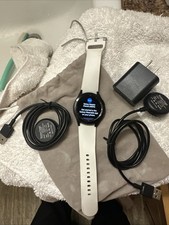 Samsung Galaxy Watch 4 Classic Midnight Black 42 mm White Band