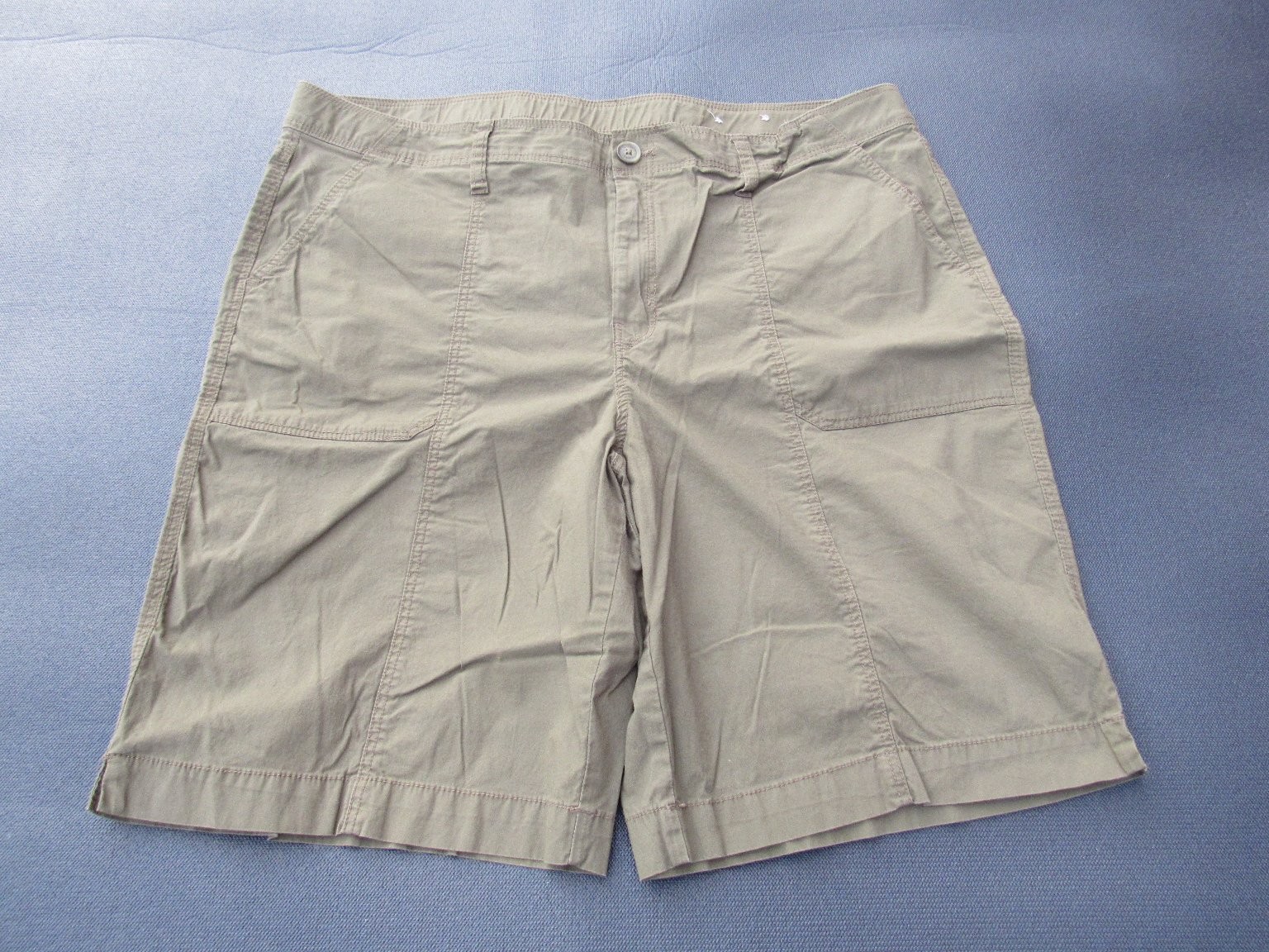 Chico's Shorts Women's Khaki Size 18 Cotton Blend Bermuda Stretch