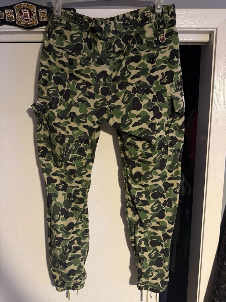 BAPE НЕПОБЕЖДЕННЫЙ КАРГО БРЮКИ - Изображение 2 из 4