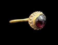 Antique Gold and Garnet Ring - Late Roman Era - Byzantine Paleo - III-Ve