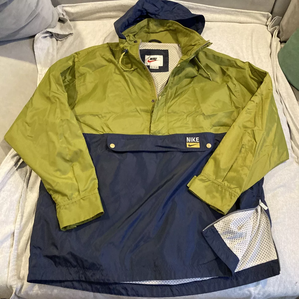 Kangaroo windbreaker top