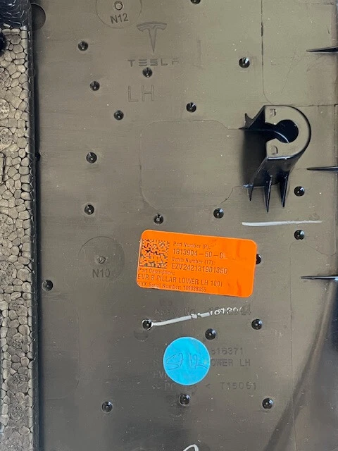 💥2024 Cubierta de panel inferior del pilar B del conductor Tesla Cybertruck izquierda 1813904-59-B Foto 4 de 4