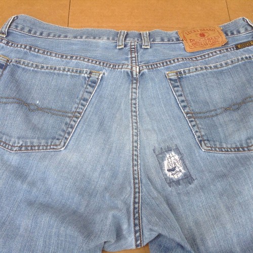 Lucky Brand Jeans Mens Tag 36 Meas 37x32 Low Rise Bootcut Factory Distressed USA - Picture 3 of 12