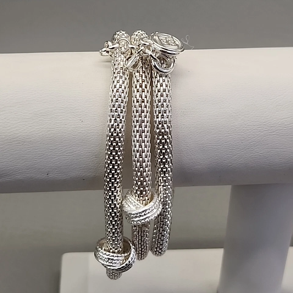 Pulsera de malla Dana Buchman tono plata triple capa cadenas nudos Foto 2 de 4