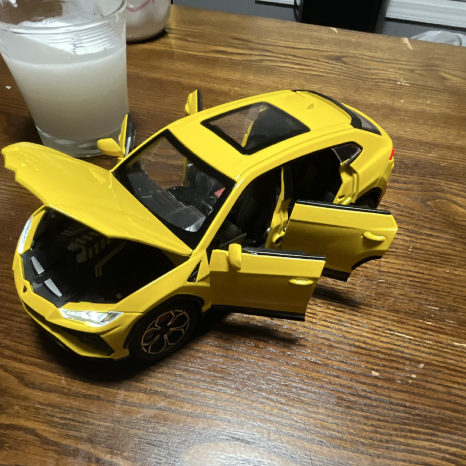 Lamborghini Urus 1:18 Yellow Diecast Model Car with Opening Doors, Hood & Trunk