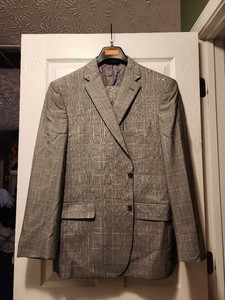 jos.a.bank men's 80%wool 20%silk 2 PC suit  size: 46R  pants: 41/31