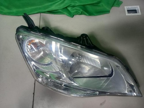 2012 KG Mobility (SsangYong) Korando C Headlight Assembly Right Side OEM 8310234