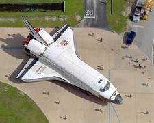 OVERHEAD VIEW OF SPACE SHUTTLE ATLANTIS AS IT MOVES TO VAB - 8X10 PHOTO (AA-979)