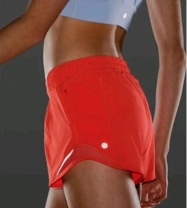 Pantalón Corto LULULEMON Hotty Hot Tiro Alto 4" Sin Forro Rojo Oscuro Talla 10  Foto 4 de 4