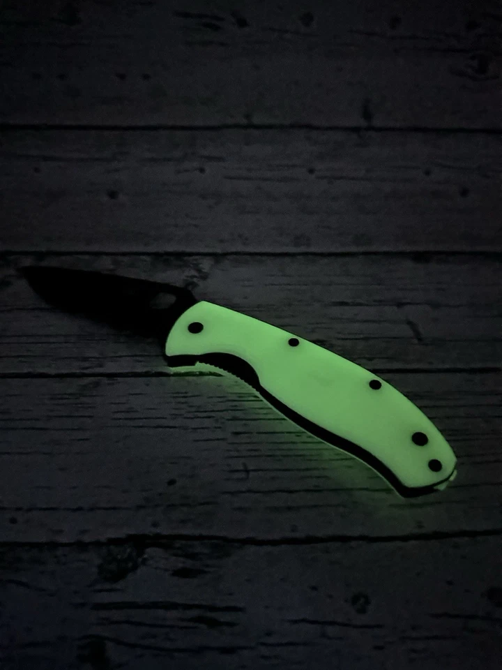spyderco tenacious scales With Back Strap Plate Glow In The Dark - Image 4 of 4