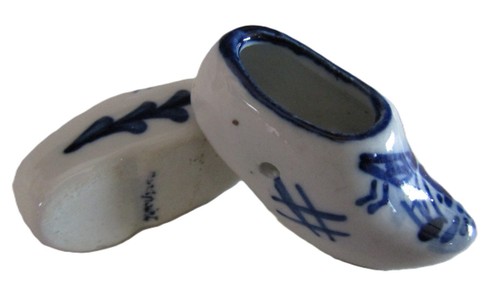 Clogs- Miniature - Dutch Shoes - Tiny Delft Like - Porcelain - Clogs -(900-204) - Picture 5 of 10