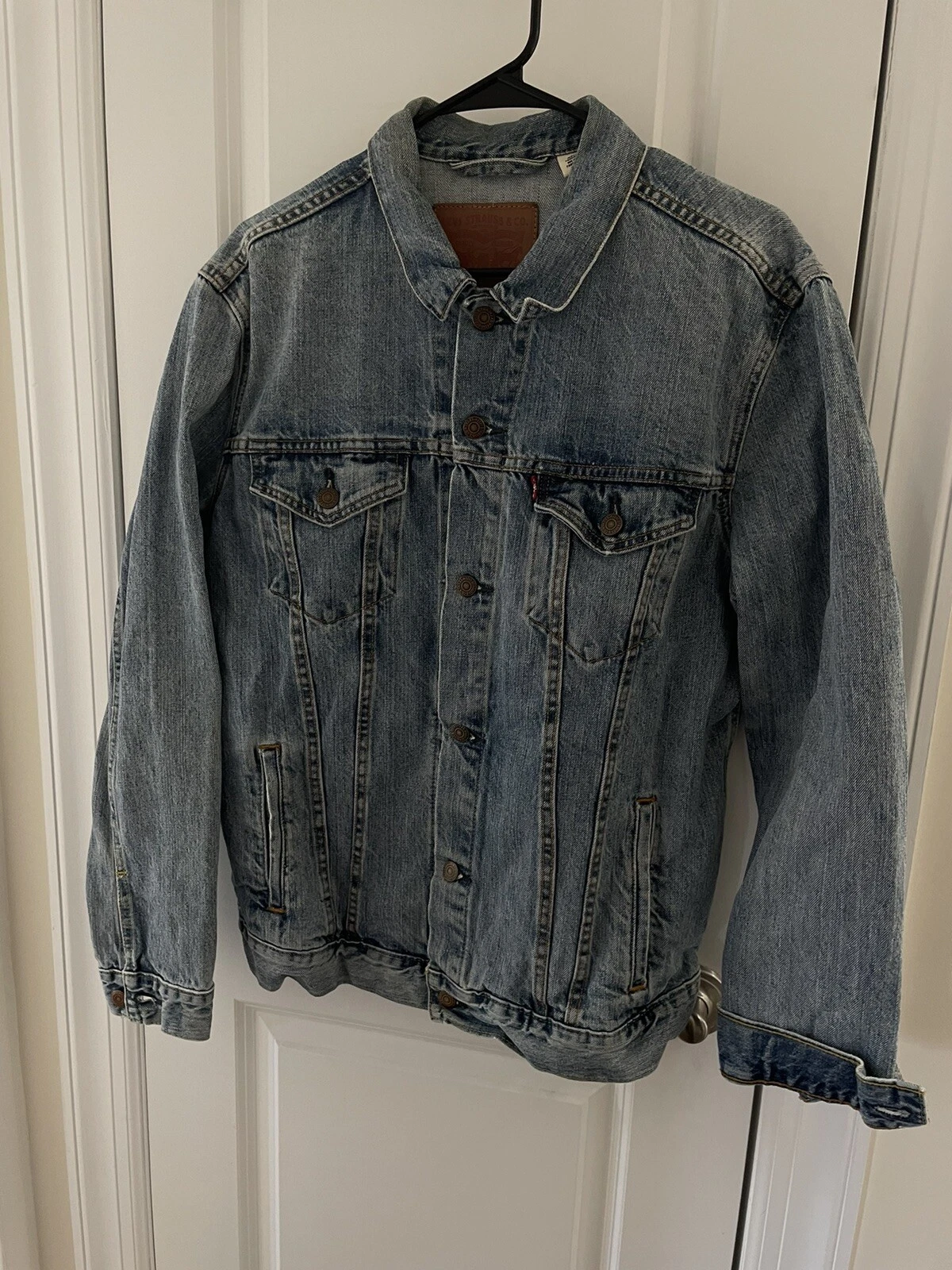 Vintage Classic Levi’s Men Large Blue Denim Trucker Jean Jacket Washed Light Sky