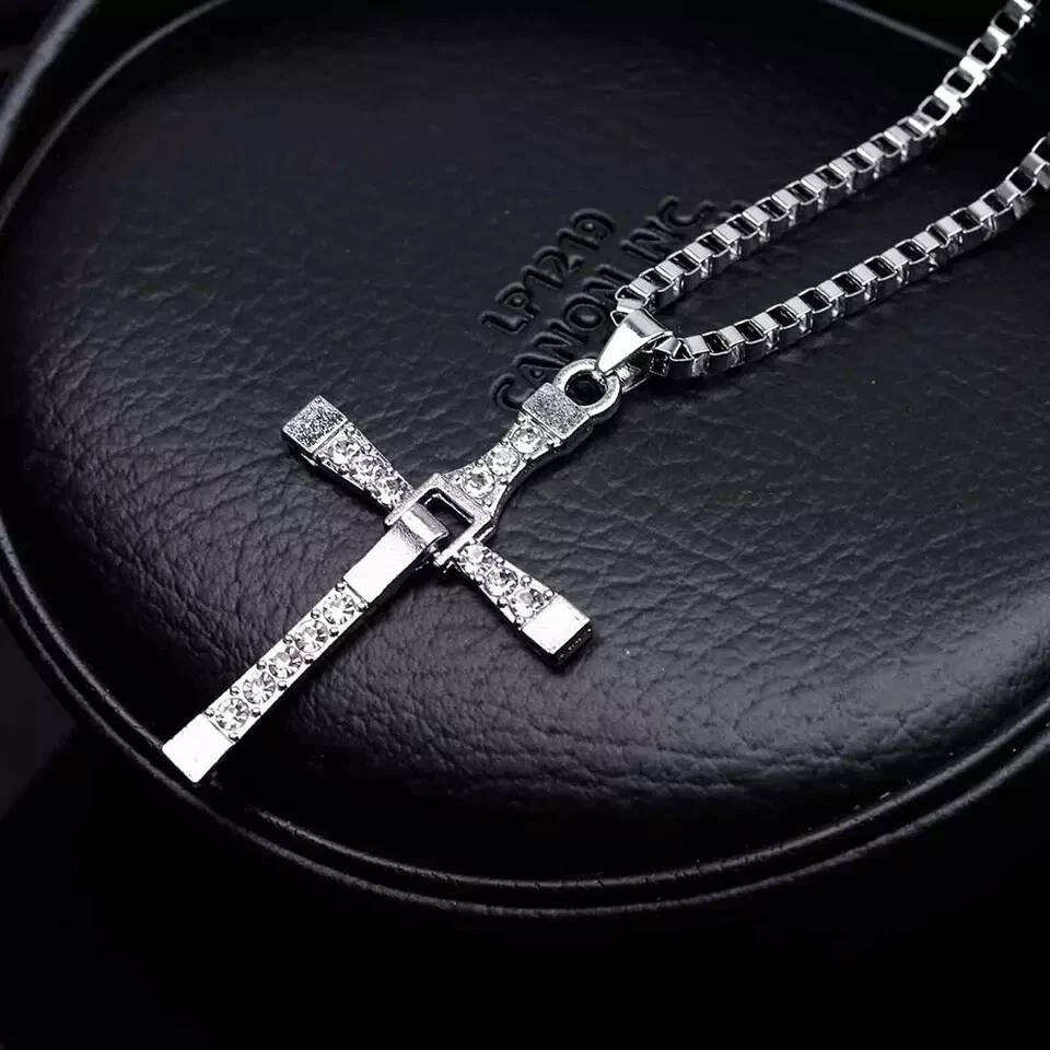 COLLANA CROCE DOMINIC TORETTO FAST FURIOUS CIONDOLO VIN DIESEL STRASS ARGENTO - Immagine 3 di 4